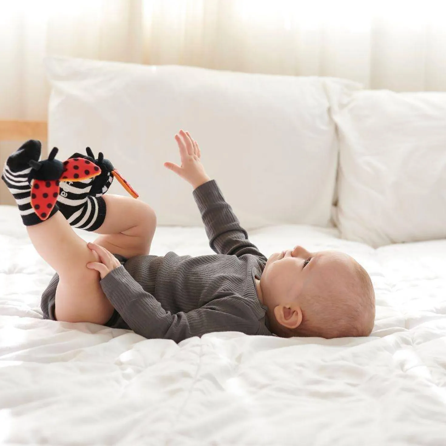Attipas Stimulation Socks LADYBUG