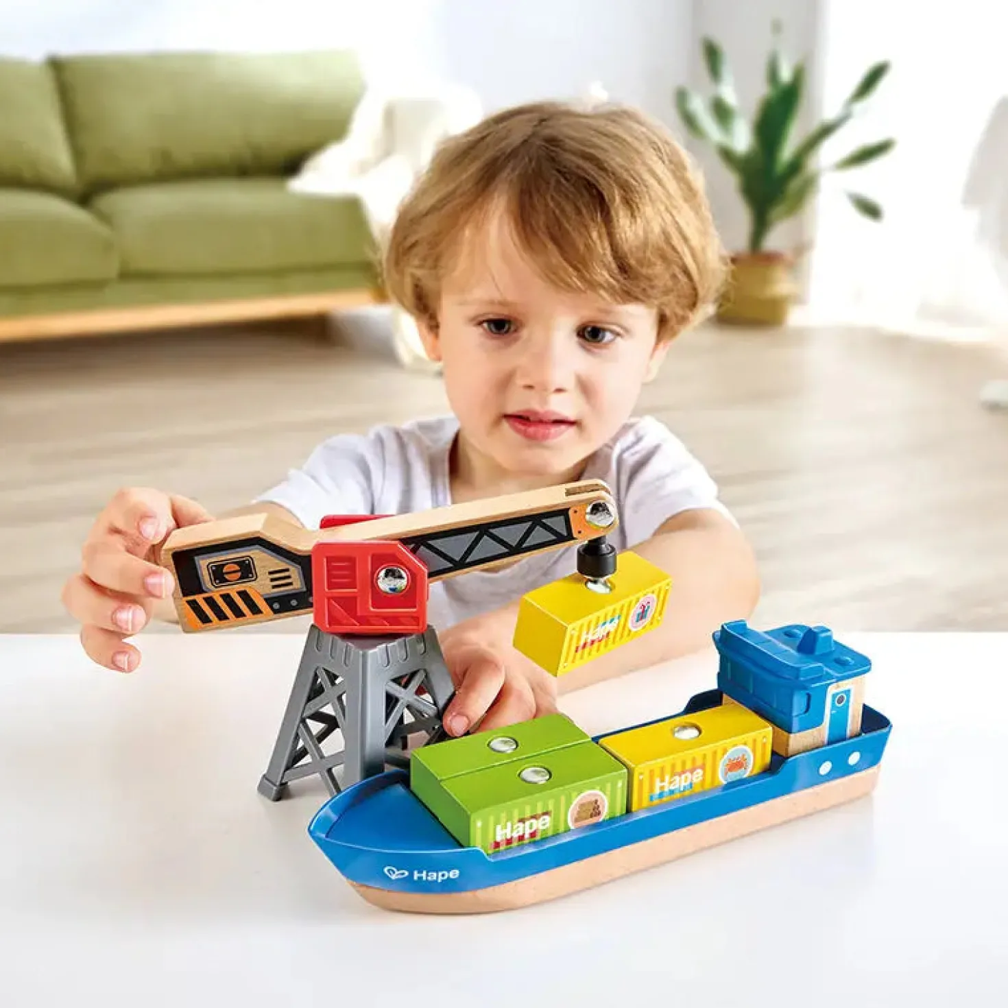 Buque de Carga y Grúa · Hape
