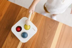 Caja Golpea y Cae