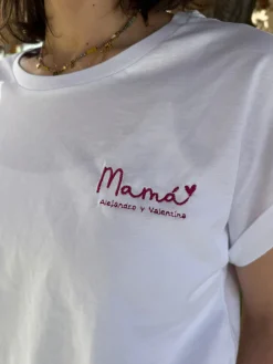 Camiseta Bordada Mamá