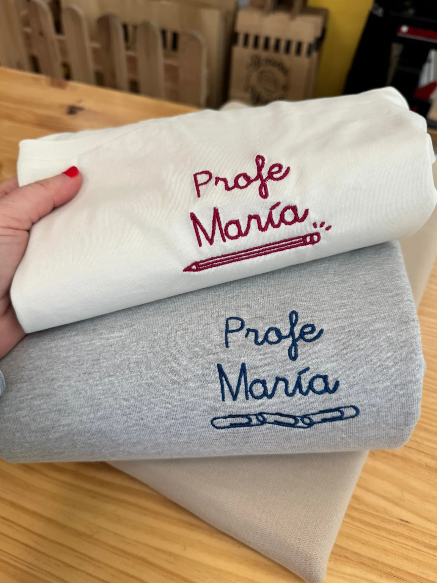 Camiseta Bordada Profe · Chica