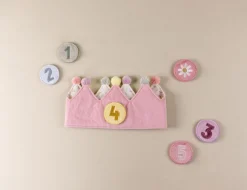 Corona de cumpleaños con números rosa · Little Dutch