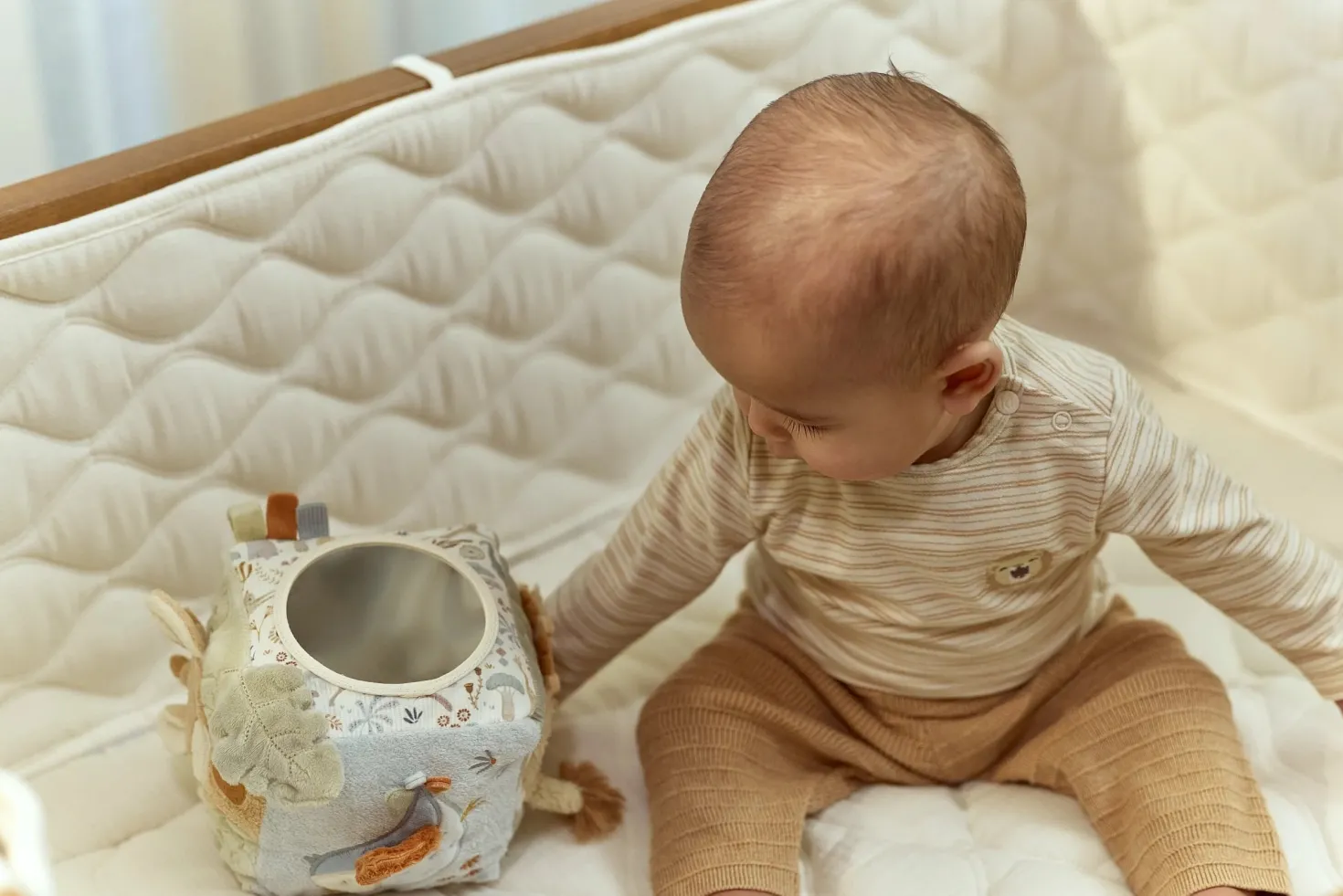 Cubo Blandito de Actividades Safari Friends · Little Dutch