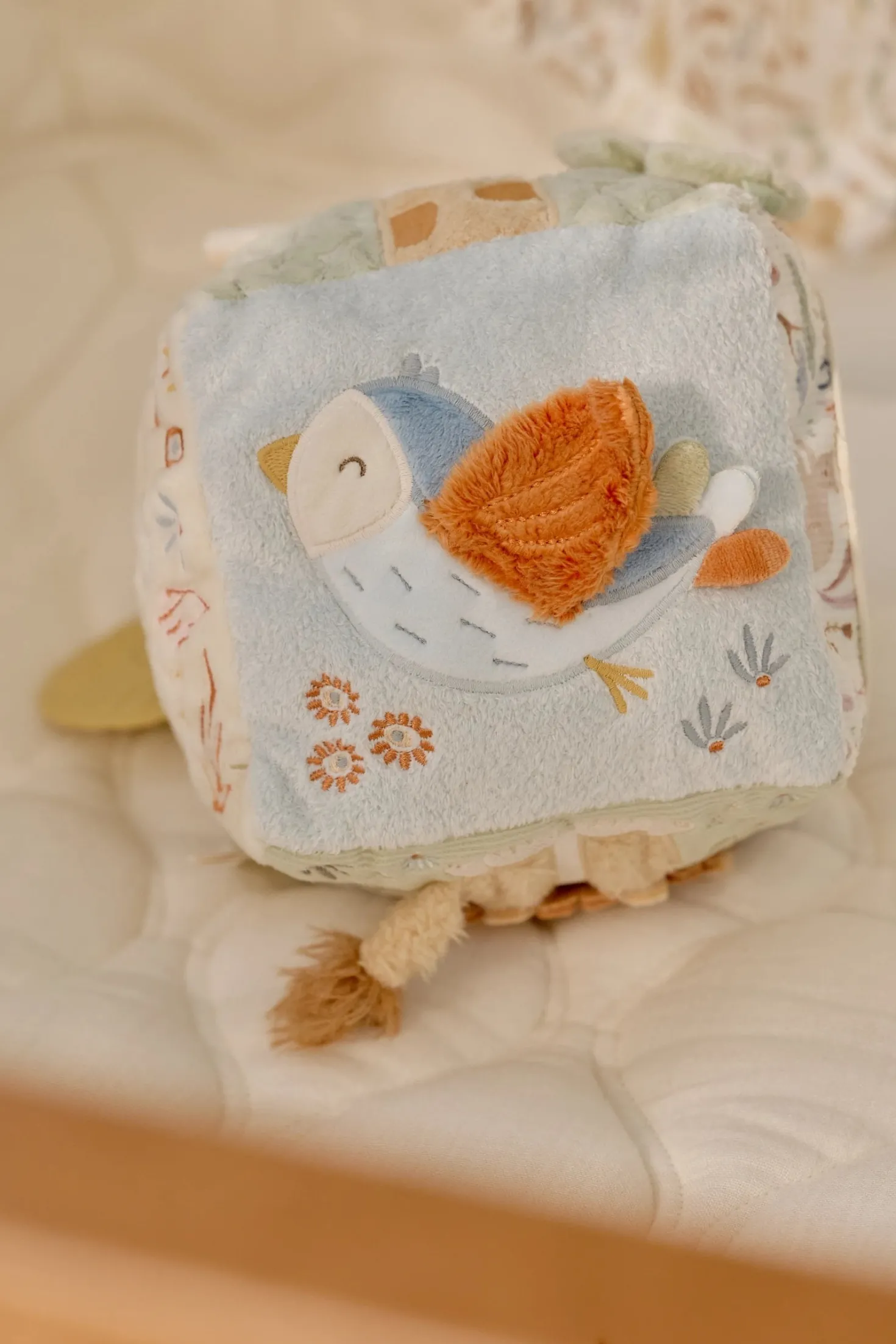 Cubo Blandito de Actividades Safari Friends · Little Dutch
