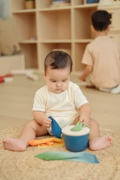 Cubo encaja pañuelos Montessori · Plantoys