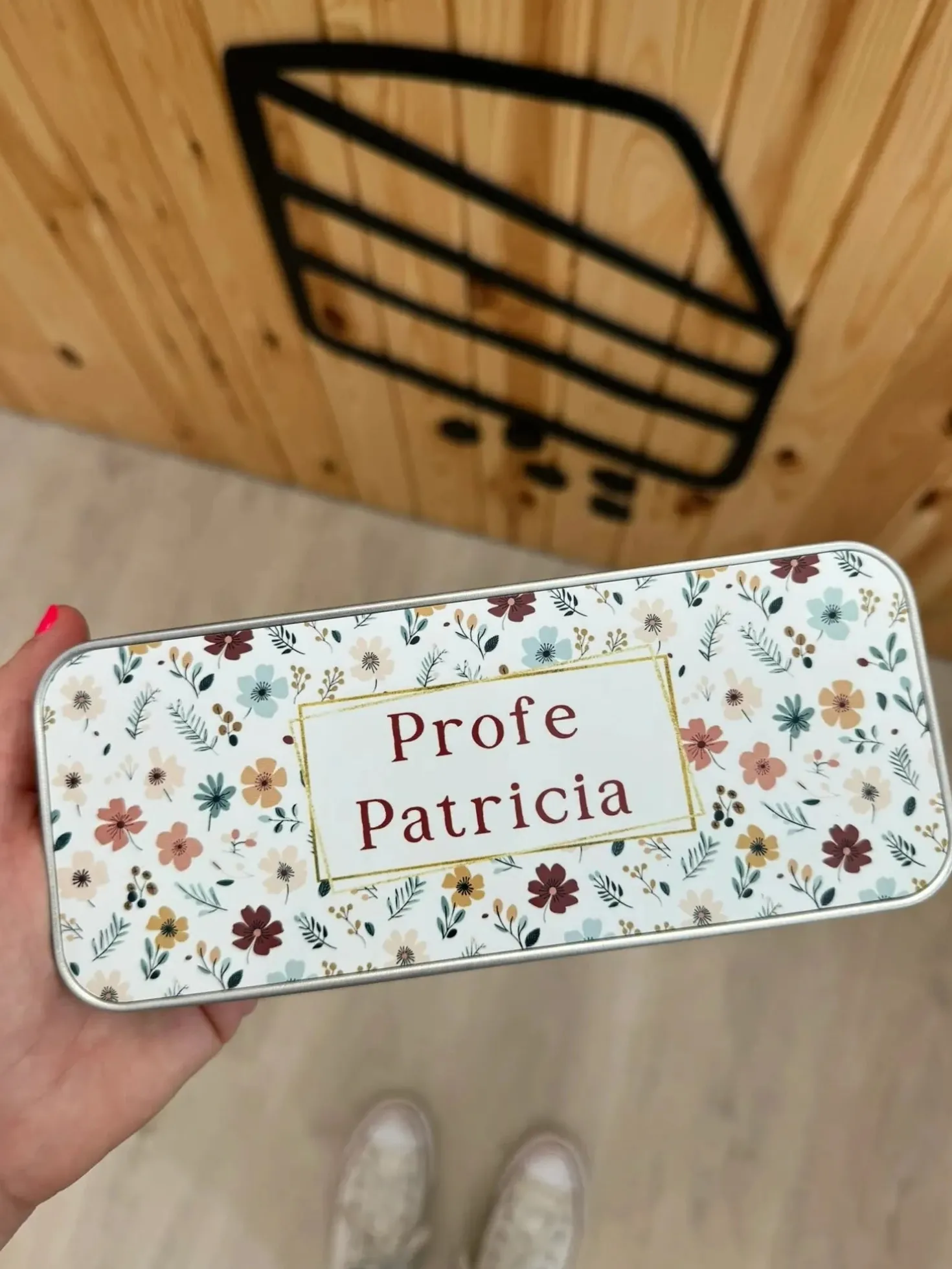 Estuche de lata vintage personalizable · Country Flowers