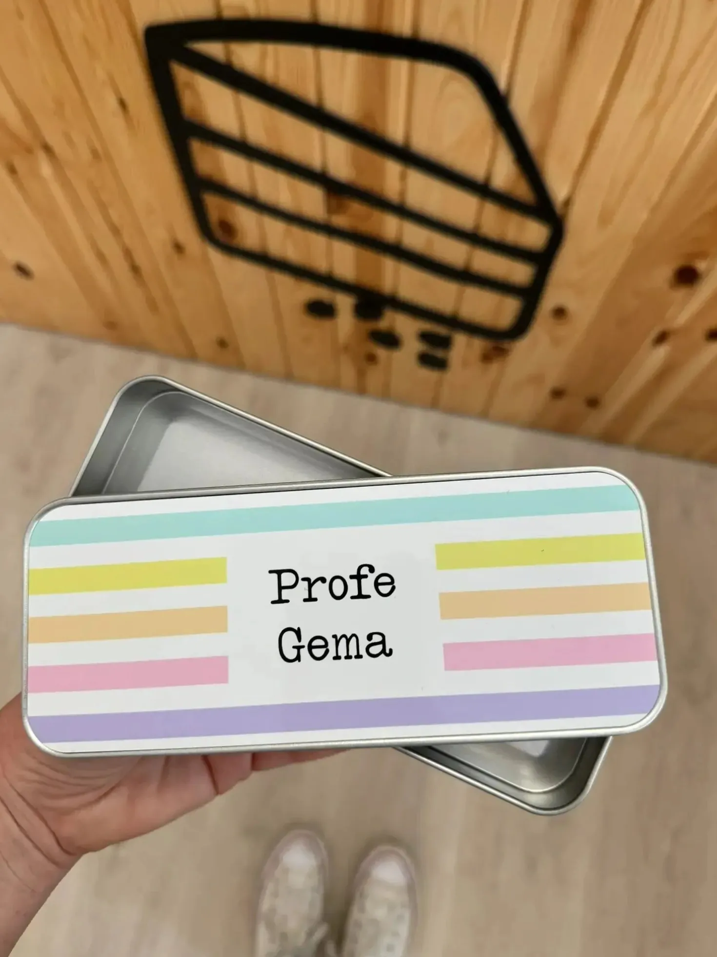 Estuche de lata vintage personalizable · Rainbow