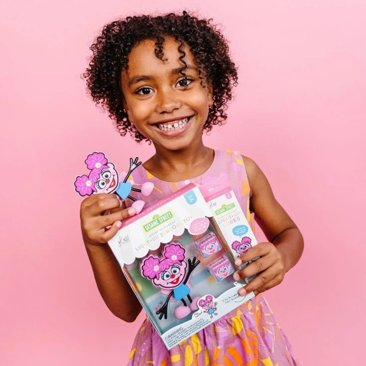 GloPals Set Personaje Abby Cadabby Rosa + 2 Cubos luz