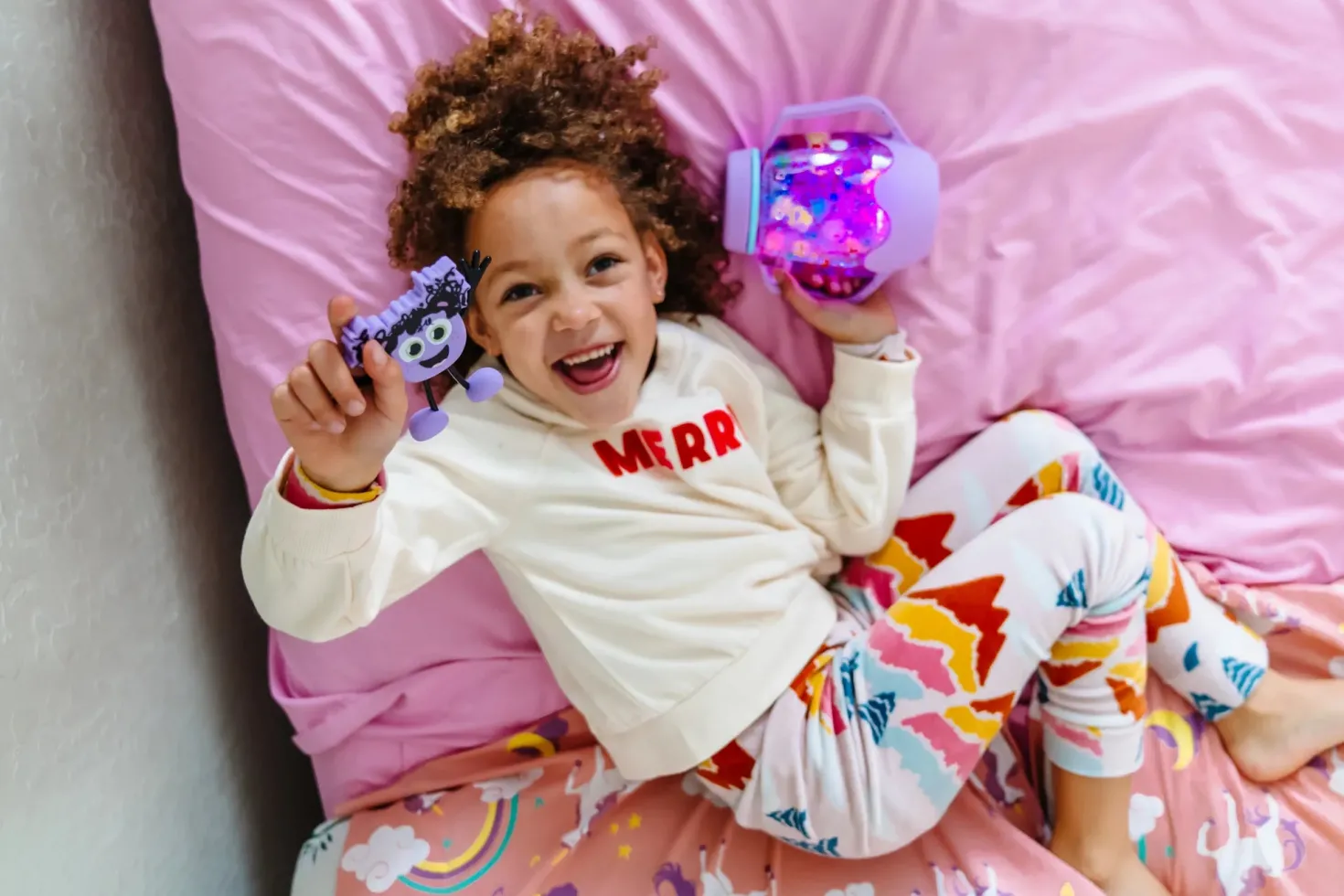 GloPals Set Personaje + 2 Cubos luz LUMI Lila