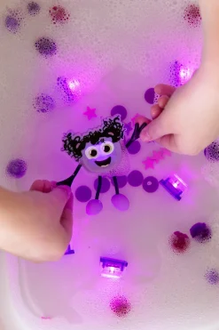 GloPals Set Personaje + 2 Cubos luz LUMI Lila