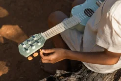 Guitarra de madera verde FSC Safari Friends · Little Dutch