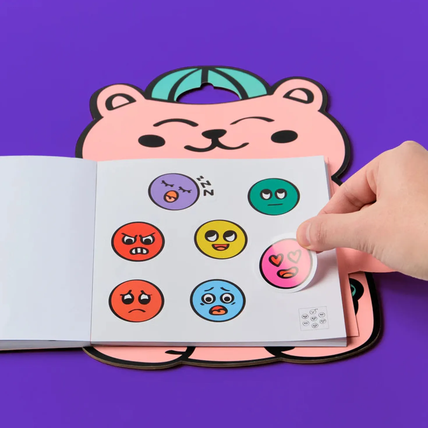 Libro stickers Montessory Emociones · Omy
