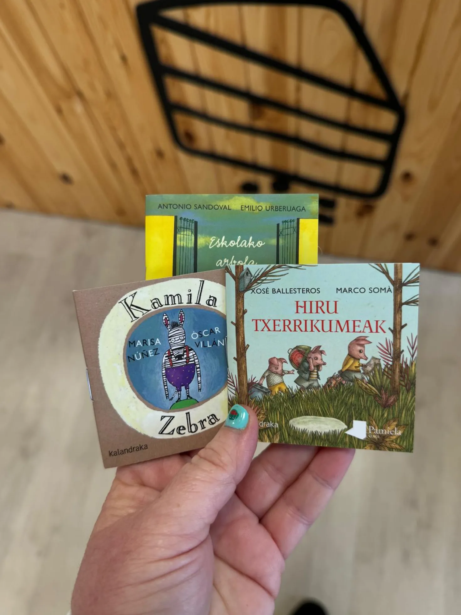 Mini Libro de Cumpleaños EUSKERA (Ezinbesteko nanoliburuak) · Kalandraka