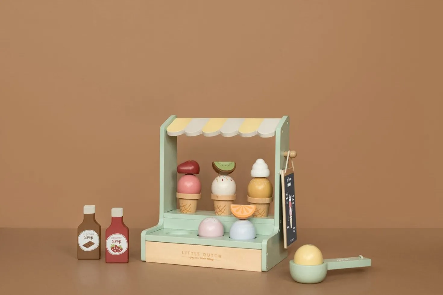 Puesto de helados de madera · Little Dutch