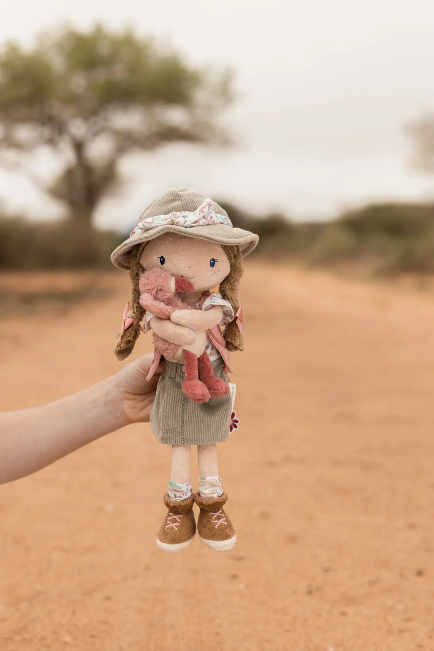 Rosa Exploradora Muñeca Blandita Safari · Little Dutch