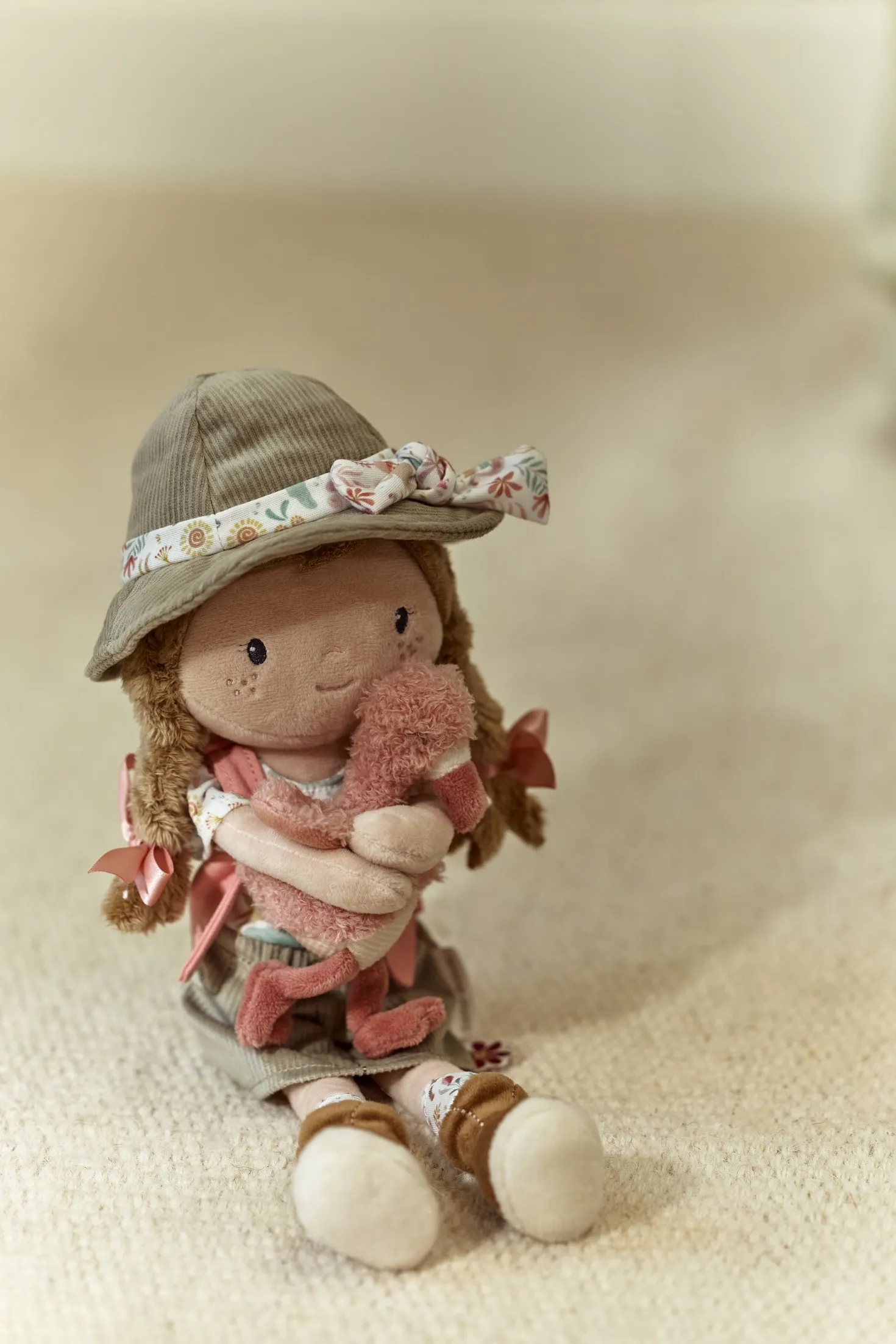 Rosa Exploradora Muñeca Blandita Safari · Little Dutch