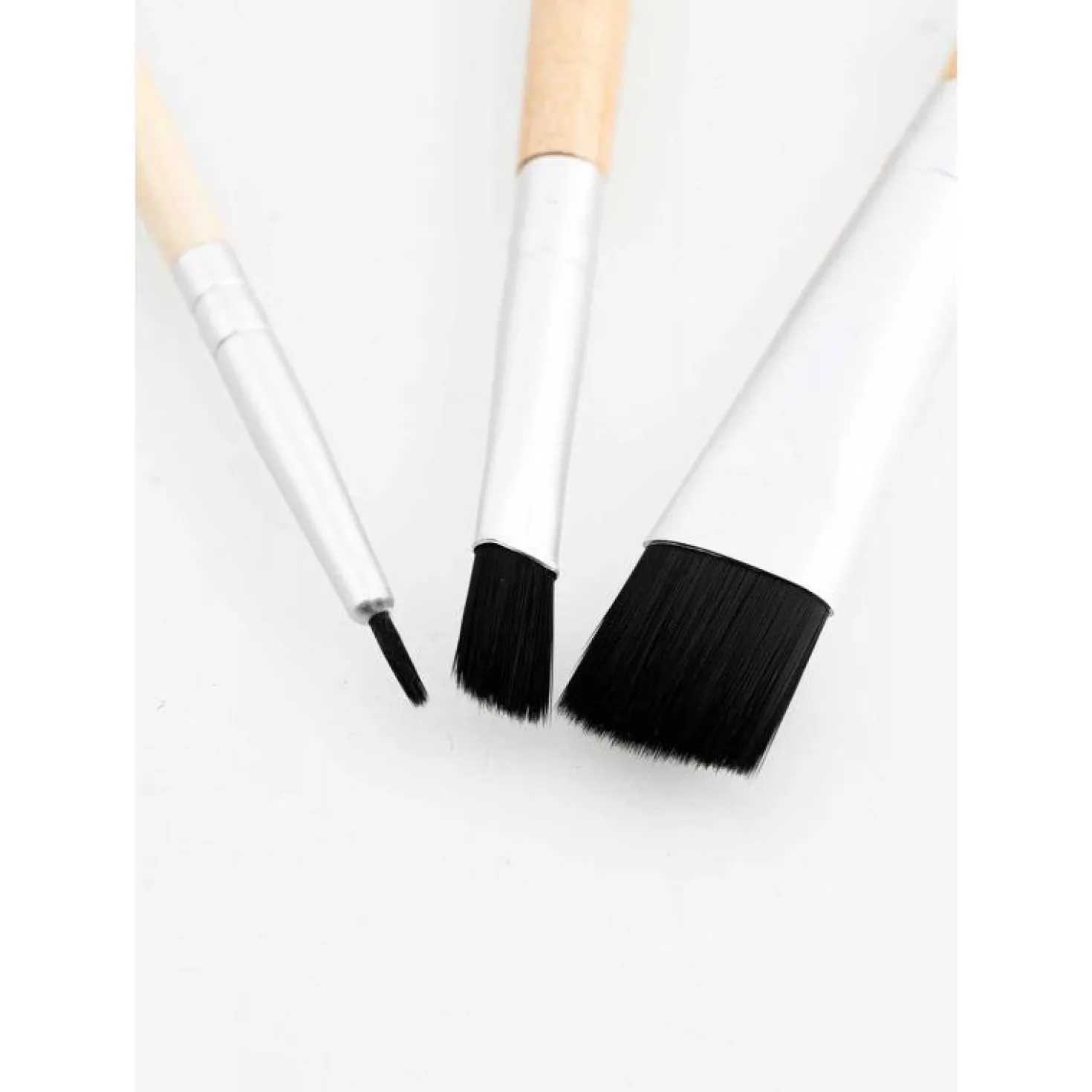 Set 3 pinceles de maquillaje · Namaki