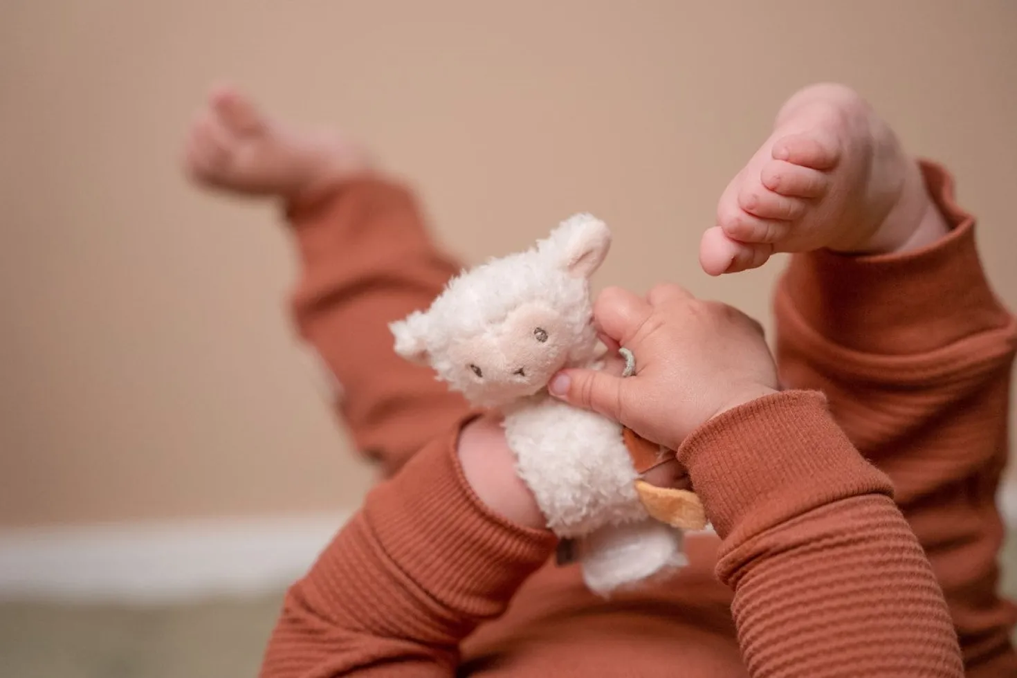 Sonajero de Muñeca Oveja Pequeña Granja · Little Dutch