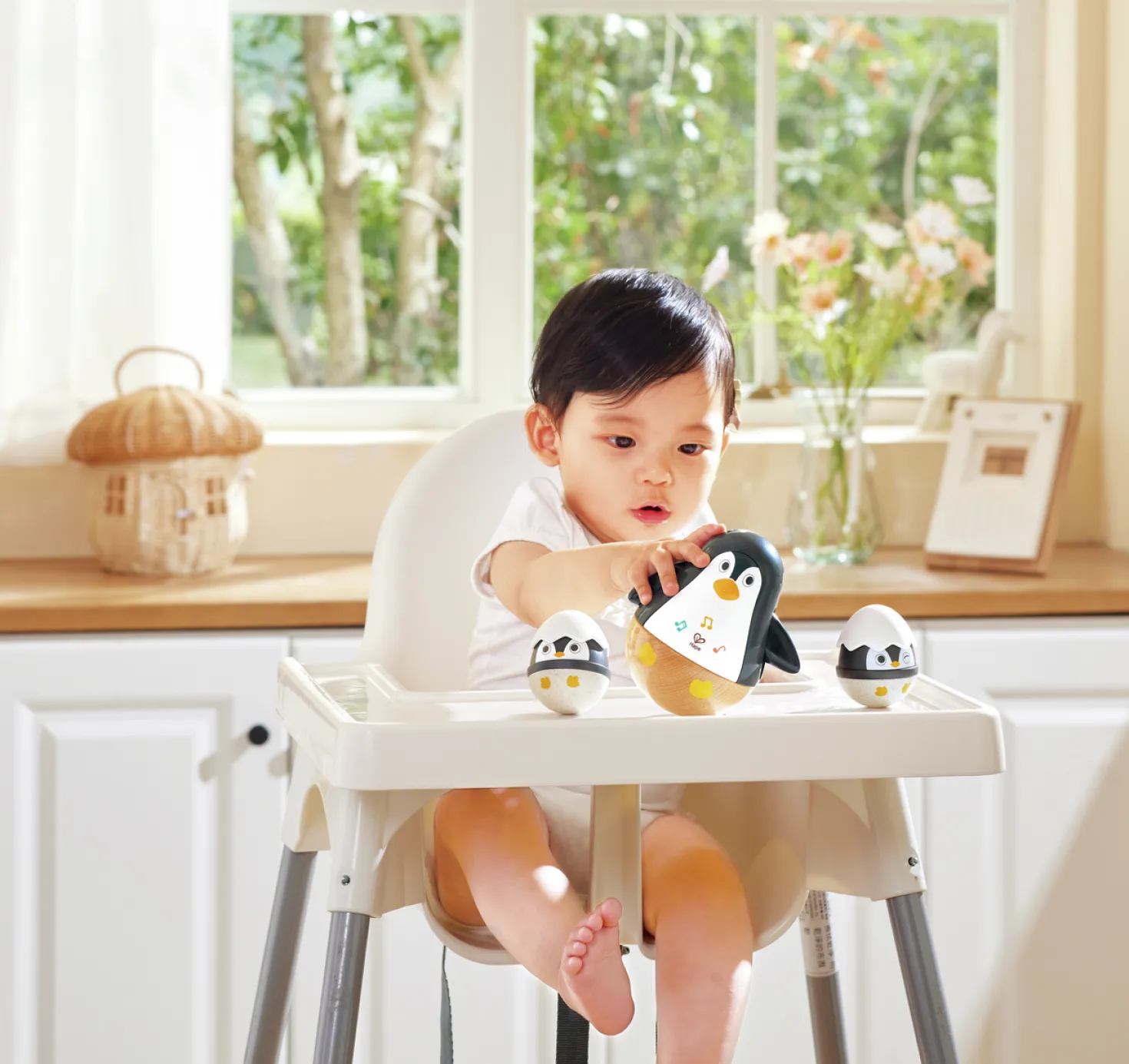 Sonajeros Tentetieso Penguin Family · Hape