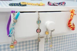 Taller de Pulseras Brillantes de la Amistad · 4M