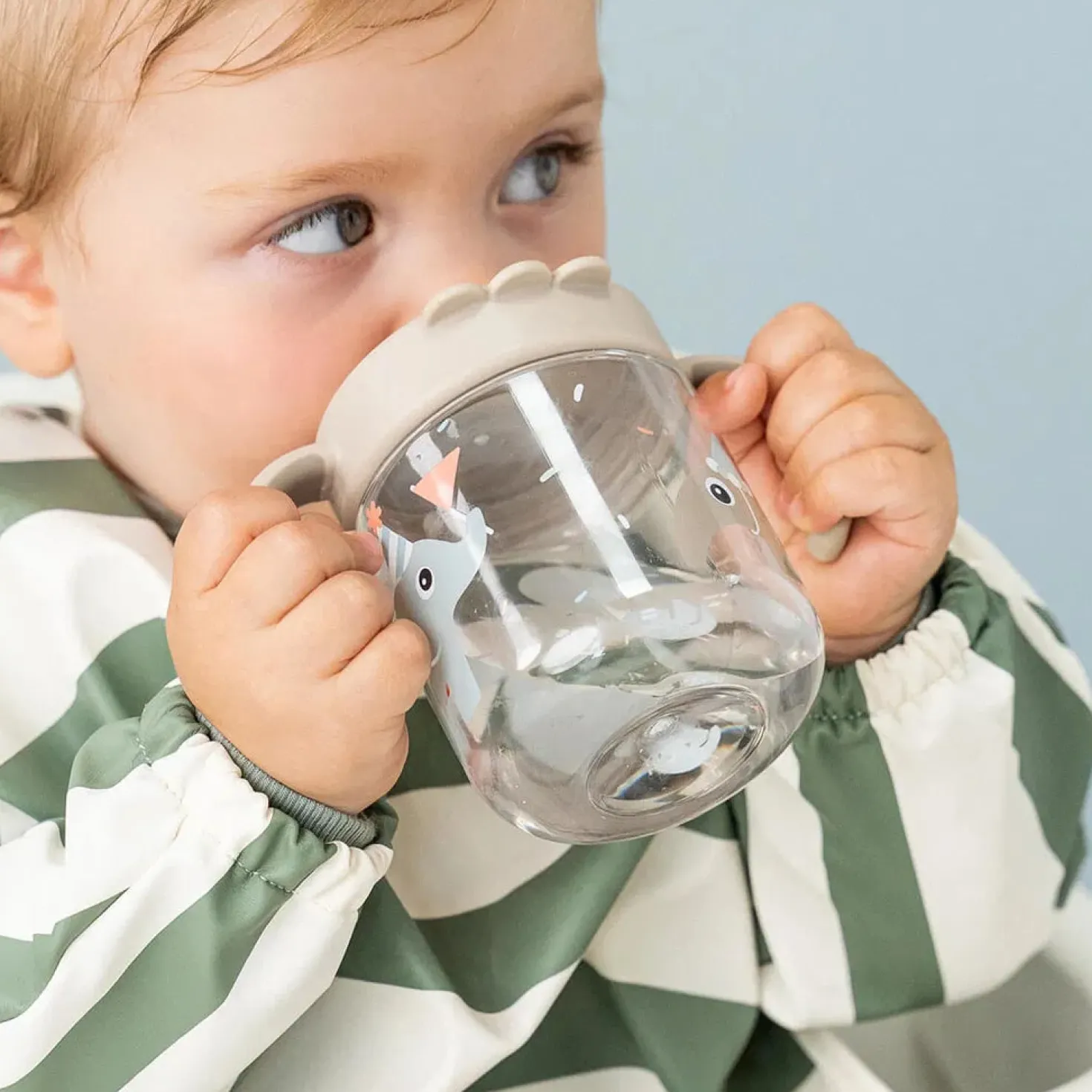 Taza aprendizaje dos asas Tiny farm Playground Green · Done by Deer