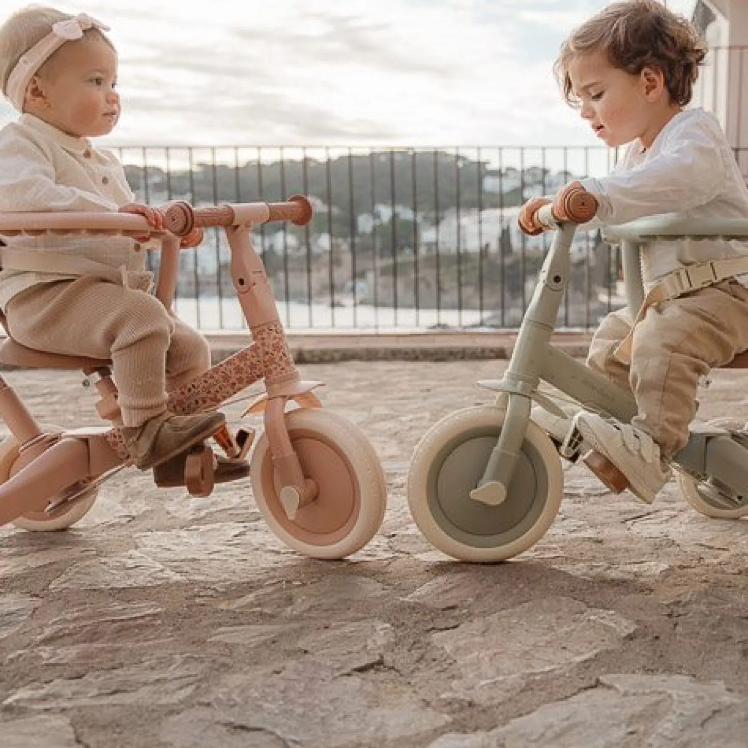 Triciclo con barra Rosa Flores · Little Dutch